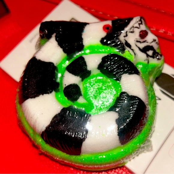 Beetlejuice Sandworm Never Trust The Living Gift Set - Picture 9 of 11